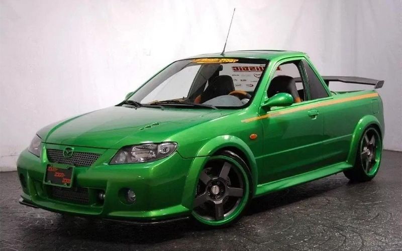 
            Самую обычную Mazda превратили в необычный пикап. Взгляните на него
        