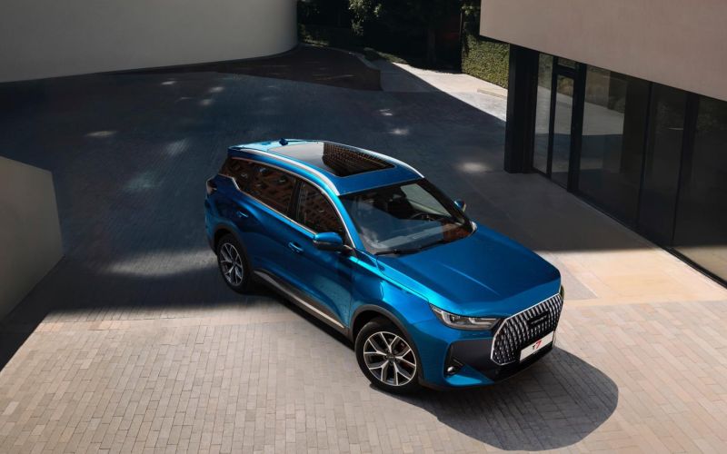 
            Tenet начал продажи кроссовера T7 в России. Названы цены
        