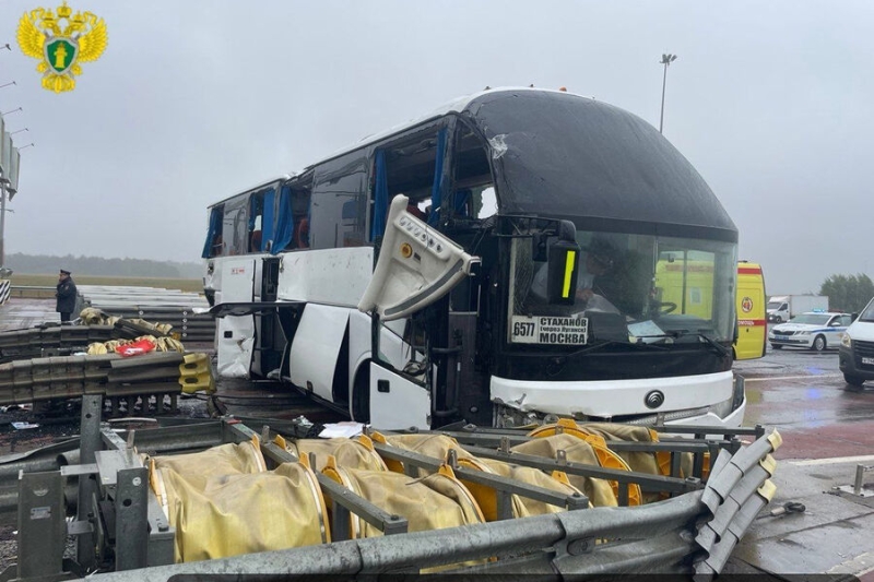 Влетел в опору пункта оплаты: 39 человек пострадали в ДТП с автобусом под Тулой 