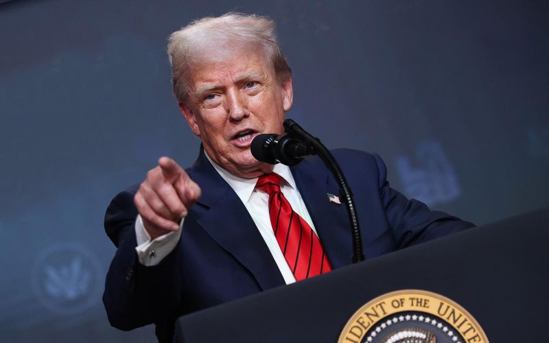 
            Вот сколько потеряли крупнейшие автокомпании из-за пошлин Трампа
        