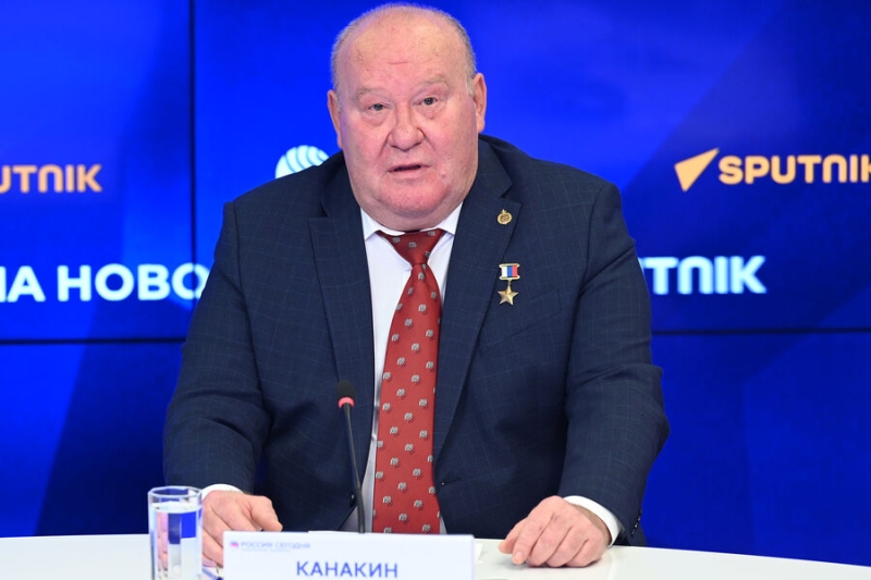 «Забрасывали гранатами и поливали огнем». Умер экс-командир «Альфы», спасавший заложников в Беслане 