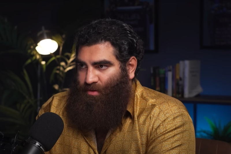 Женоненавистник Маркарян задержан на выезде из России. Он призывал к терактам и ударам БПЛА 