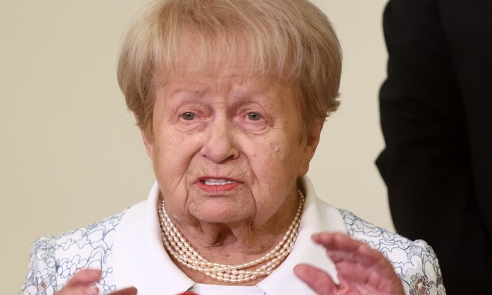 Звезды вступились за Пахмутову