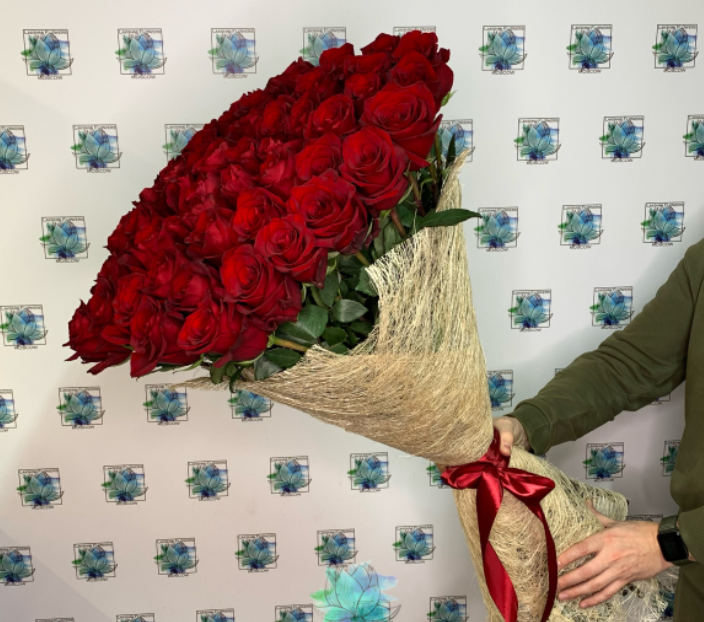 Длинные розы: королевский выбор для ваших эмоций