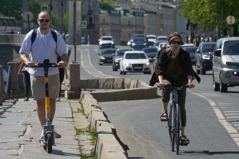 «Будто смесь пороховых газов с йодом»: жители Петербурга жалуются на химический запах 
