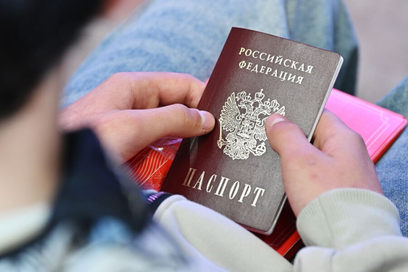 «Чудны дела твои». Российского блогера лишили гражданства за угрозу нацбезопасности 