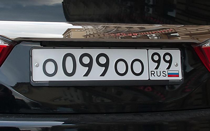 «Красивые» номера через «Госуслуги»? Мы узнали цены на самые модные знаки