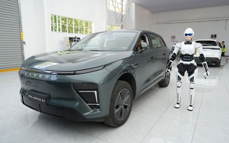 
            Российский дилер запустил гуманоида для продажи машин. Что он умеет
        