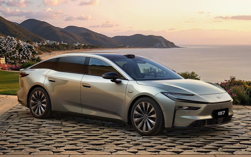 Toyota представила новый бизнес-седан в стиле Camry. Что известно