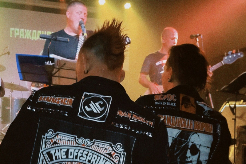 «Винтовка — это праздник»: почему в России по-прежнему любят «отца русского панк-рока» Егора Летова 