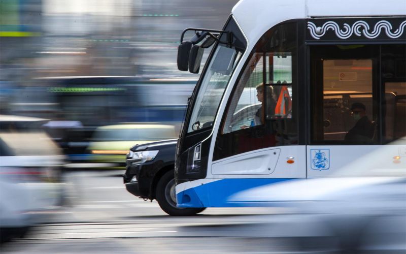 За езду по трамвайным путям хотят сажать на 15 суток. Подробности