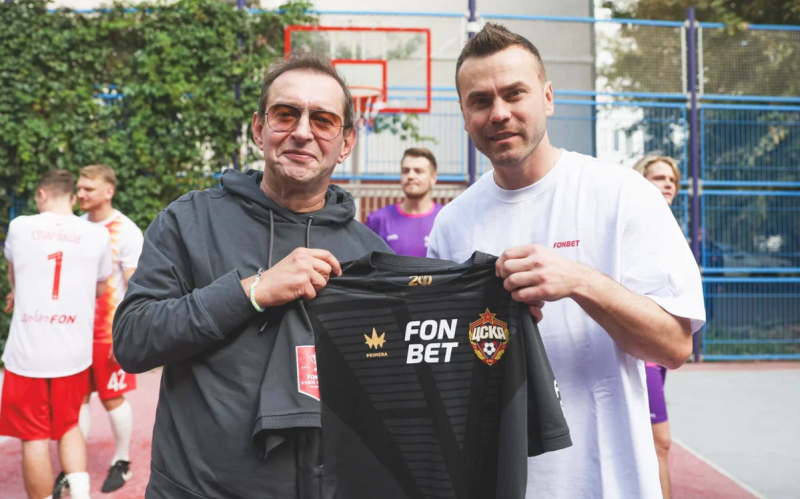 Звезды спорта и шоу-бизнеса сыграли в футбол в поддержку Фонда Хабенского