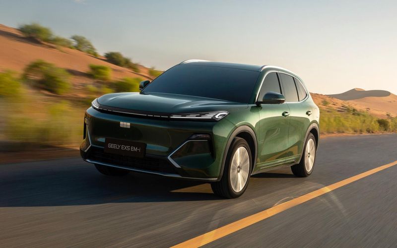 
            Первый гибридный кроссовер Geely готов к продаже в России. Комплектации
        