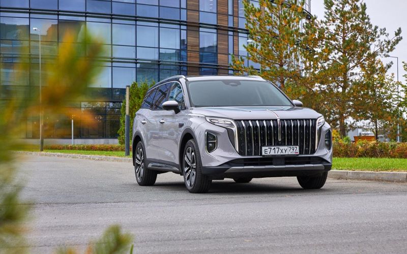 
            Премиум с вопросом. Мы покатались на Hongqi HS7 и немного удивились
        