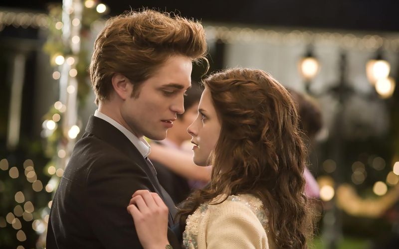 
            Сага «Сумерки». На каких машинах ездили Белла, Эдвард и Джейкоб
        