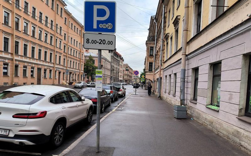 В Петербурге за парковку начнут брать до ₽360 в час