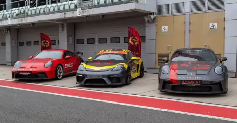 Уникальные эмоции: вождение суперкаров на автодроме