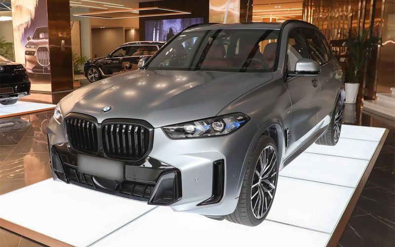 
            BMW набирает обороты, успех Tenet и рекорд продаж. Тренды авторынка
        