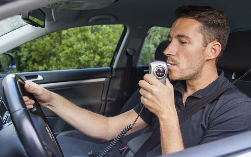 
            ГОСТ на автомобильные алкозамки хотят поменять. Что ждет водителей
        