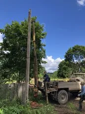 Установка бетонных опор ЛЭП: плюсы и польза для энергосистемы