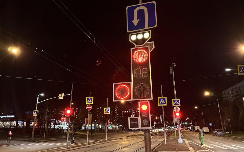 
            Новые мини-светофоры появились по семи адресам в Москве. Как они работают
        