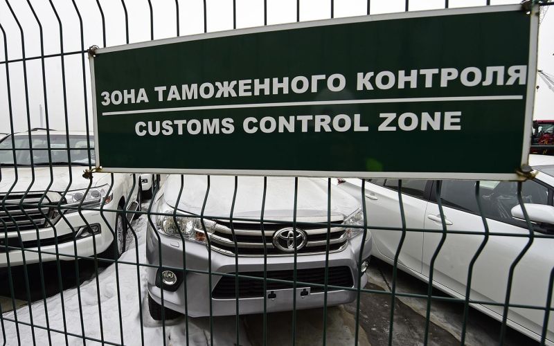 
            Поток иномарок из Китая в Россию бьет рекорды. Данные таможни
        