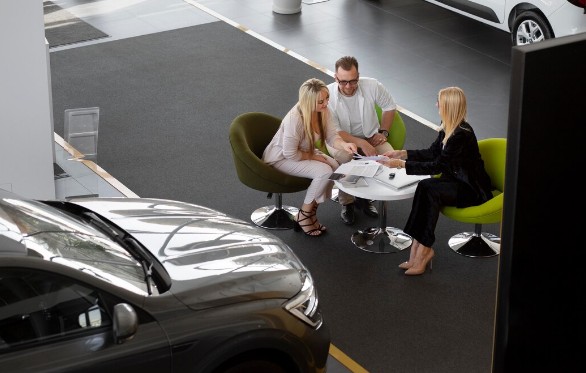 Отзывы и обсуждения автосалонов: как они помогают покупателям и улучшают рынок